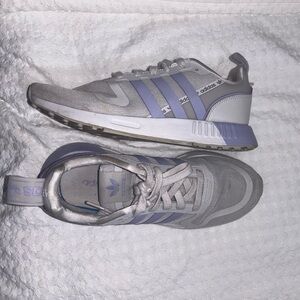 Adidas Sneakers